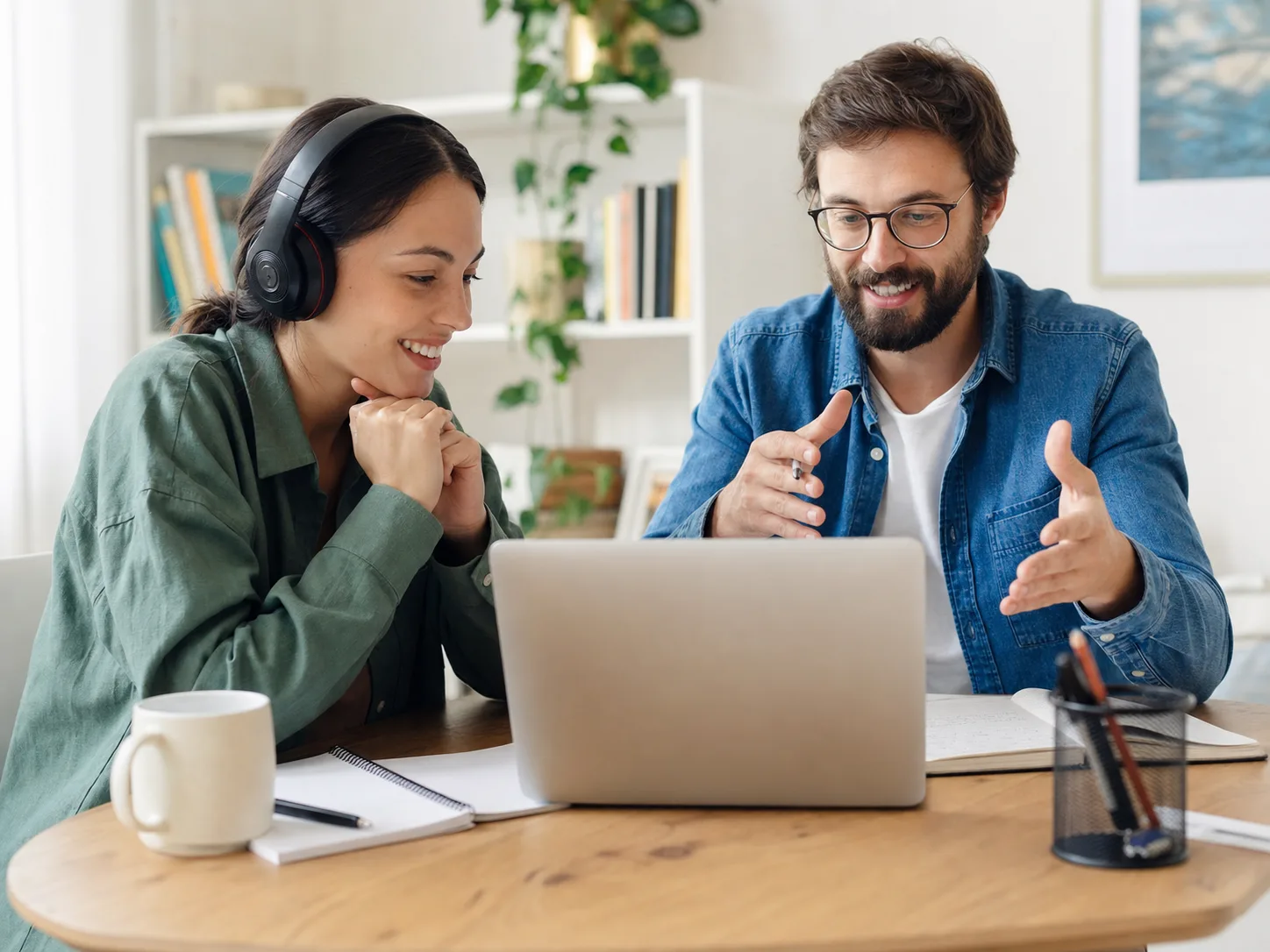 Tutor and student working online